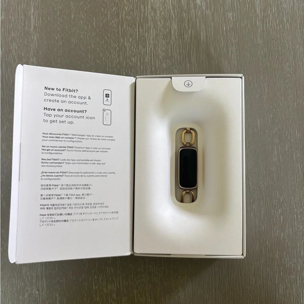 Fitbit Luxe Gorjana Link Bracelet + Peony Classic Bands - Picture 6 of 10